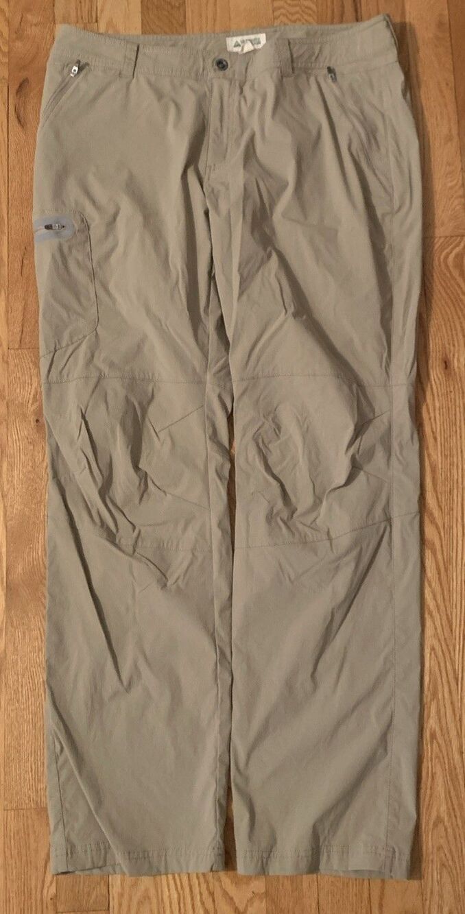 Ultimate Terrain Hiking Pants Women’s 12 Beige Nylon Stretch Cargo